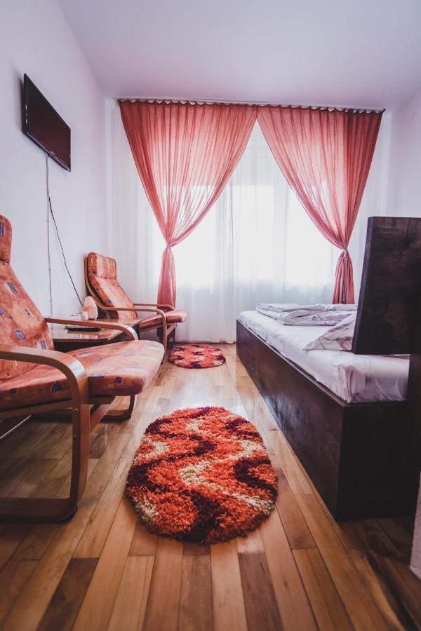 La Pădure Pensiune-Restaurant Novaci-Străini Extérieur photo